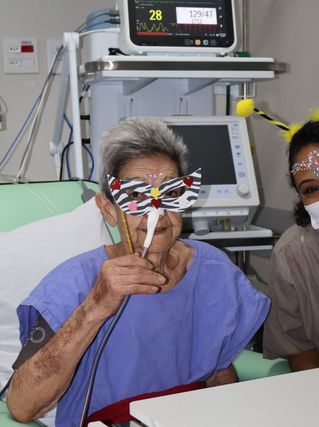 Hospital Regional de Dourados promoveu ações de acolhimento e descontração aos pacientes durante Carnaval