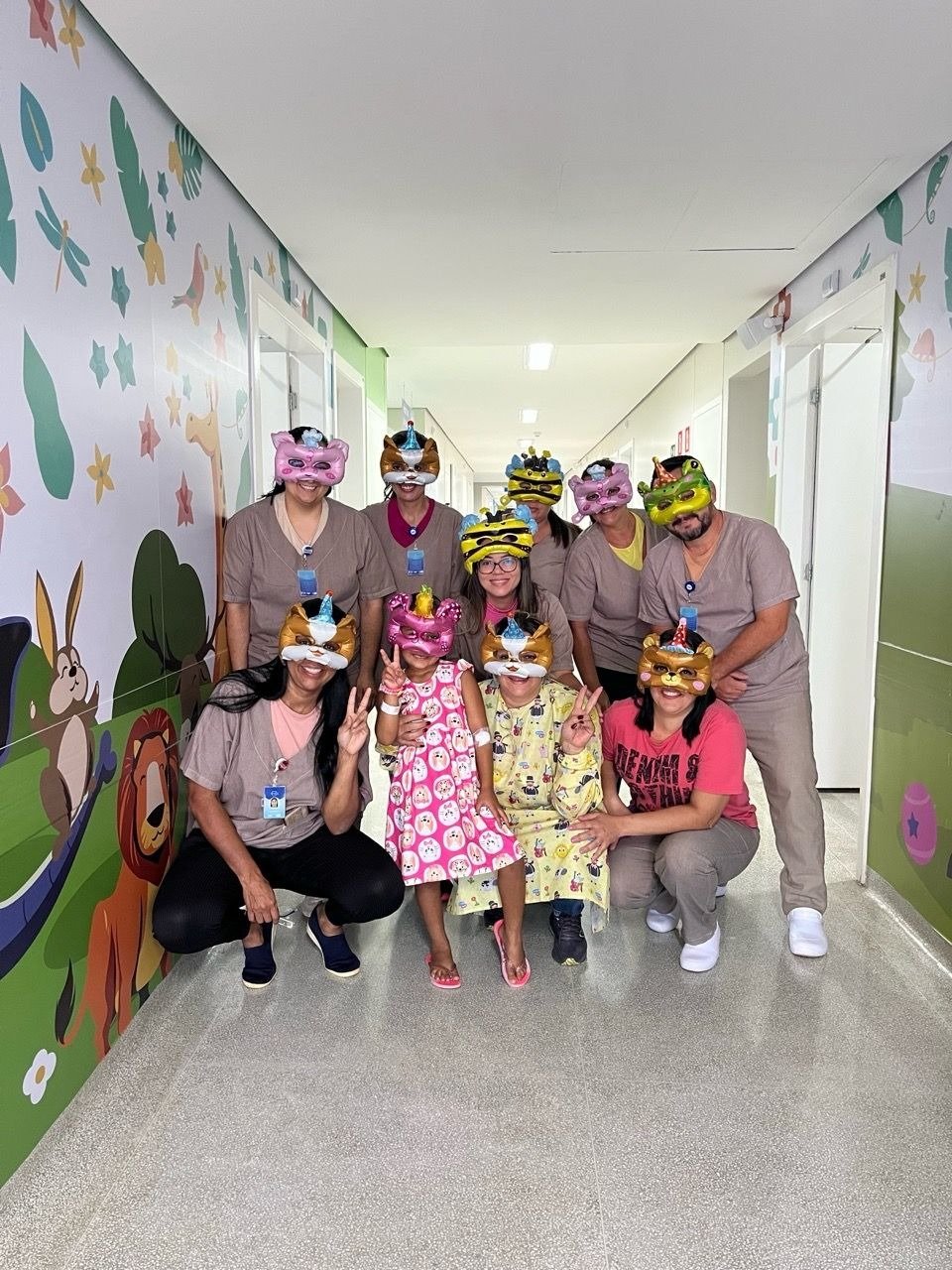Hospital Regional de Dourados promoveu ações de acolhimento e descontração aos pacientes durante Carnaval
