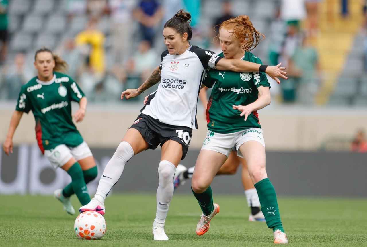 Palmeiras vence Corinthians e é campeão da Super Copa Feminina