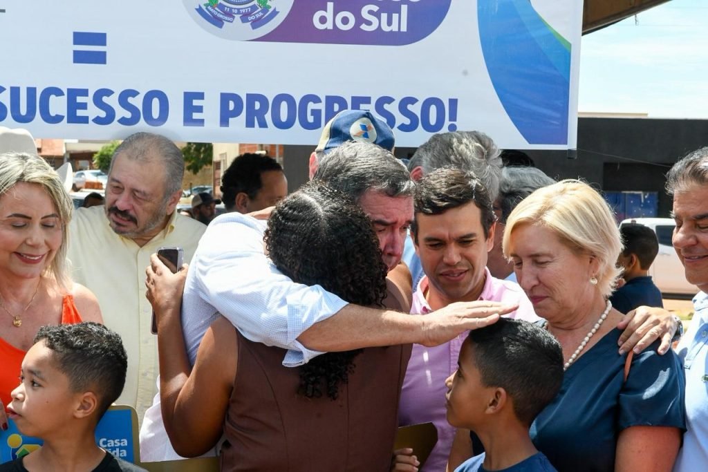 Água Clara em festa: Governo do Estado entrega novas moradias e dá início a obra na MS-324