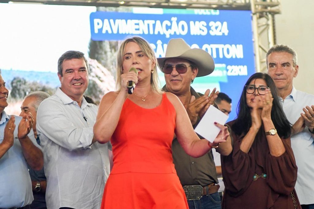 Água Clara em festa: Governo do Estado entrega novas moradias e dá início a obra na MS-324