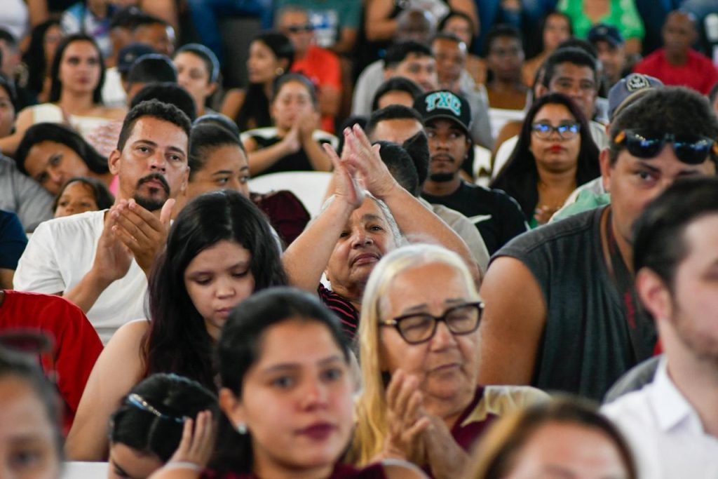 Água Clara em festa: Governo do Estado entrega novas moradias e dá início a obra na MS-324
