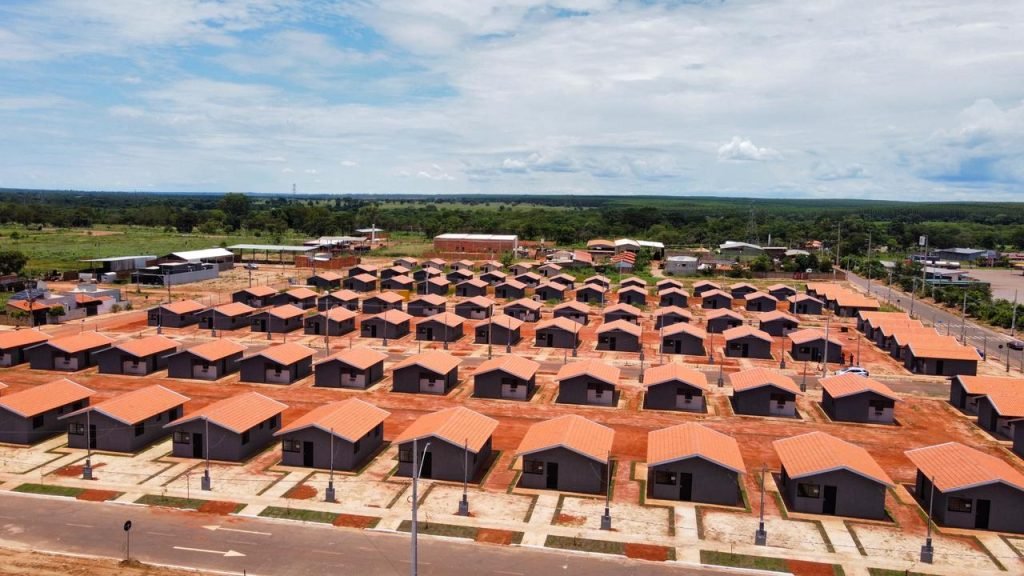Água Clara em festa: Governo do Estado entrega novas moradias e dá início a obra na MS-324