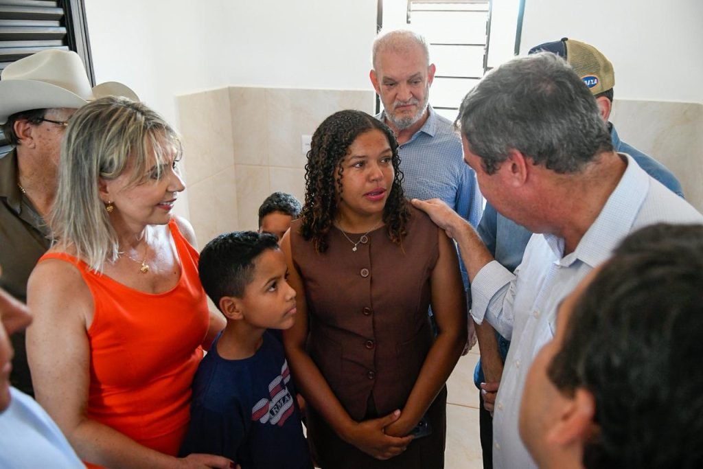 Água Clara em festa: Governo do Estado entrega novas moradias e dá início a obra na MS-324