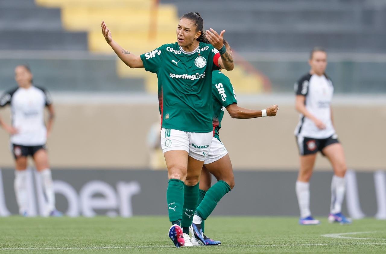 Palmeiras vence Corinthians e é campeão da Super Copa Feminina