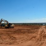 Na região norte de MS, governador celebra aniversário de Sonora e autoriza obras de habitação e asfalto