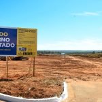 Na região norte de MS, governador celebra aniversário de Sonora e autoriza obras de habitação e asfalto
