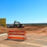 Na região norte de MS, governador celebra aniversário de Sonora e autoriza obras de habitação e asfalto