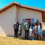 Na região norte de MS, governador celebra aniversário de Sonora e autoriza obras de habitação e asfalto