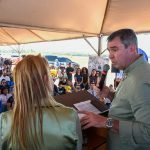 Na região norte de MS, governador celebra aniversário de Sonora e autoriza obras de habitação e asfalto