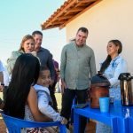 Na região norte de MS, governador celebra aniversário de Sonora e autoriza obras de habitação e asfalto