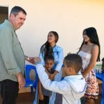 Na região norte de MS, governador celebra aniversário de Sonora e autoriza obras de habitação e asfalto