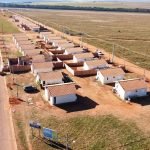 Na região norte de MS, governador celebra aniversário de Sonora e autoriza obras de habitação e asfalto