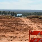 Na região norte de MS, governador celebra aniversário de Sonora e autoriza obras de habitação e asfalto