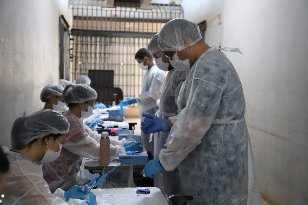 DNA coletado em presídios amplia investigações e fortalece banco genético de Mato Grosso do Sul