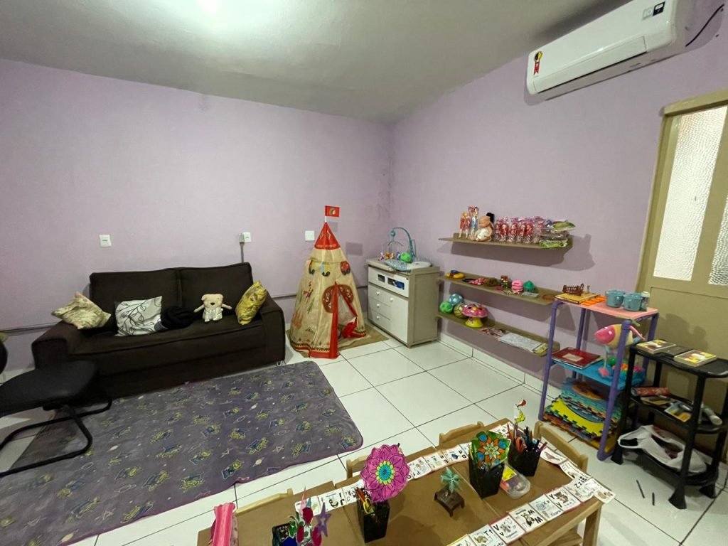 Acolhimento que fica: crianças recebem brinquedos após atendimento na Sala Lilás, em Amambai