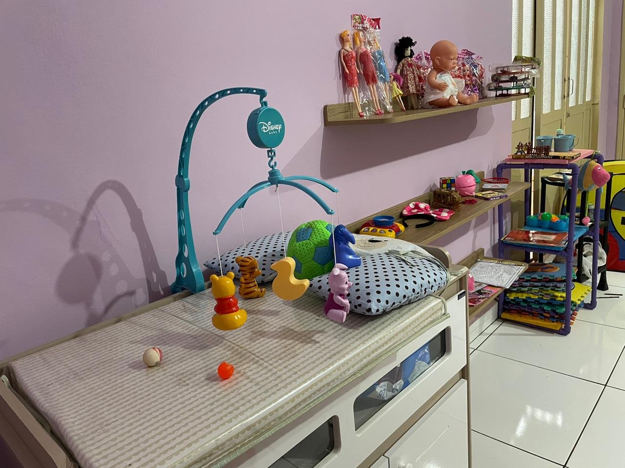 Acolhimento que fica: crianças recebem brinquedos após atendimento na Sala Lilás, em Amambai