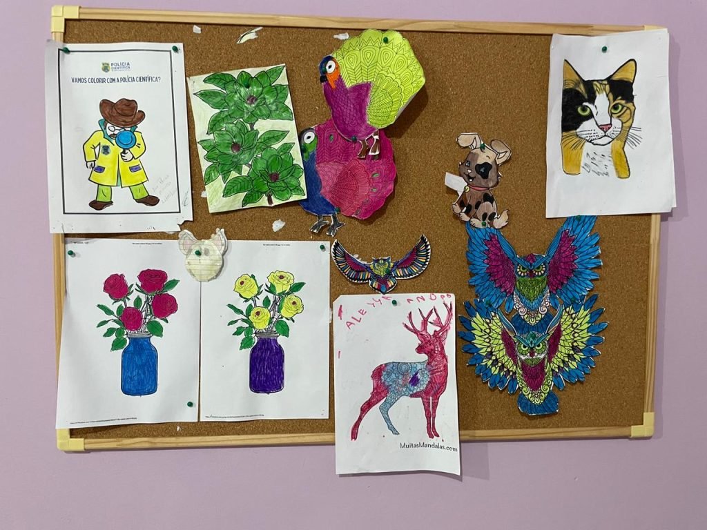 Acolhimento que fica: crianças recebem brinquedos após atendimento na Sala Lilás, em Amambai