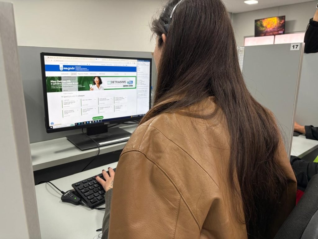 Glória completa um ano com mais de 2,2 milhões de atendimentos no Detran-MS Glória completa um ano com mais de 2,2 milhões de atendimentos no Detran-MS