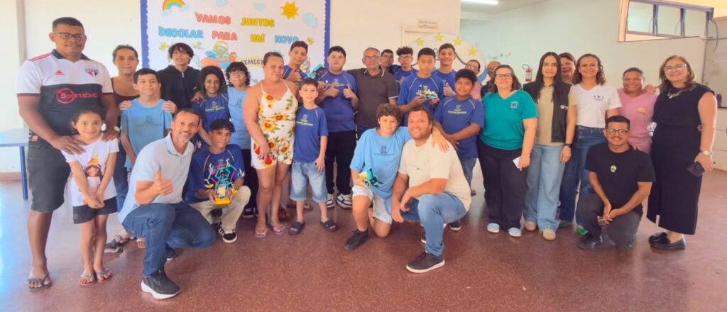 Robótica leva tecnologia e criatividade à escola municipal