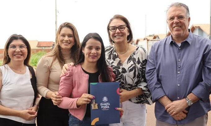 Emoção marca entrega das casas da "Vila dos Sonhos" em Ponta Porã