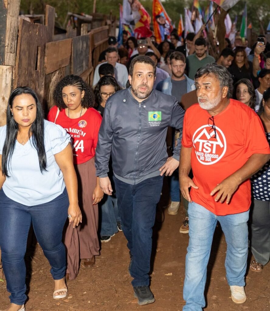 Um dia com Boulos: ministro faz caminhada, defende eleição de Fábio Trad, lança MTST e anuncia investimentos em moradia e infraestrutura na Capital
