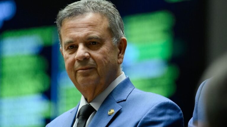 Marinho chama Messias de “militante do PT” após provocação a Flávio