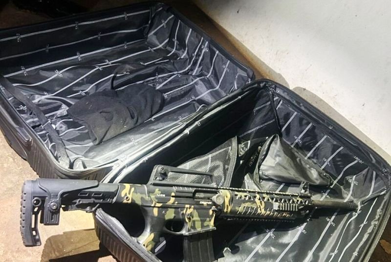 Homem aponta arma para o Batalhão de Choque e morre em confronto