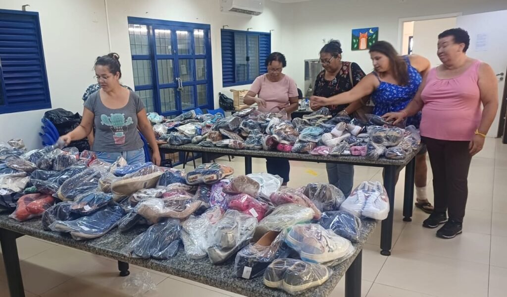 Campanha “O Seu Pezinho Virou Pezão” arrecada 504 pares de calçados para alunos e famílias da APAE/CG